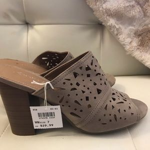 American Eagle tan mules - size 7